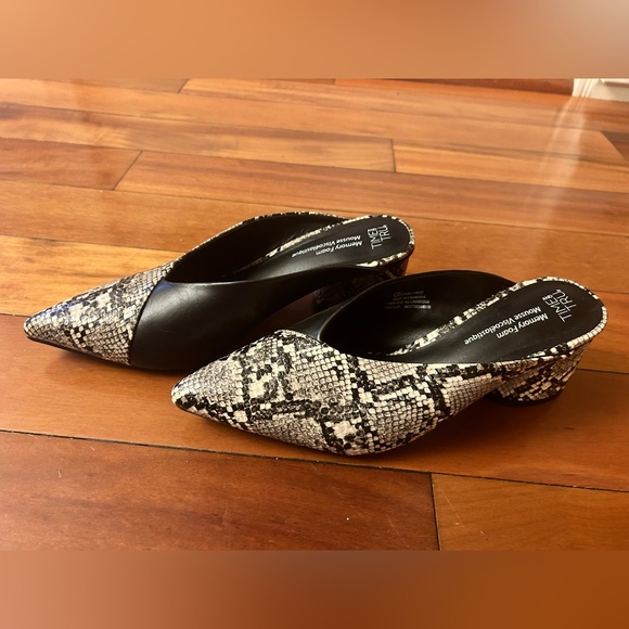 Time and Tru Faux Snake Print “Sally” Heeled Mule - Picture 2 of 3